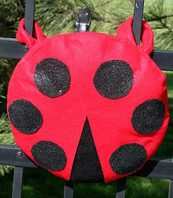 Ladybug wings Diy Ladybug, Bug Wings, Ladybug Wings, Halloween Costume Inspiration, Hair Bow Instructions, Ladybug Costume, Open Wings, Wings Costume, Red Felt