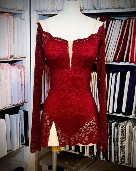 Dracula Dance Costume, Red Ballet Costume, Red Ballet Outfit, Figure Skating Costumes Dresses, Carmen Ballet, Dance Convention Outfits, Lace Dance Costumes, Dress Dance Costumes, Red Dance Costumes