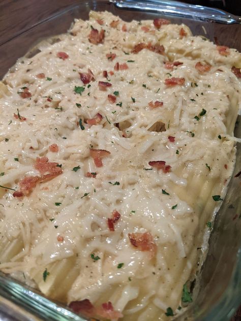 Chicken-Manicotti Manicotti Alfredo Recipe, Manicotti Recipe Chicken, Dairy Free Italian Recipes, Alfredo Manicotti, Chicken Manicotti Recipe, Manicotti Recipes, Chicken Manicotti, Chicken Alfredo Sauce, Dairy Free Pasta Recipes