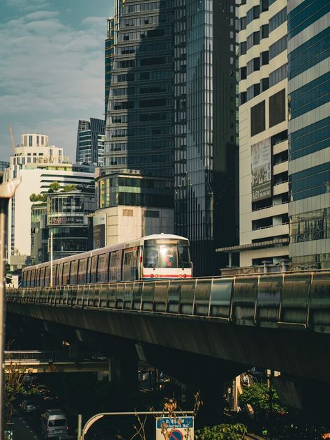 BTS Skytrain in Bangkok. Bangkok Aesthetic, Bangkok Skyline, Bangkok Photos, Thailand Wallpaper, Bangkok City, Catcher In The Rye, Asian Style, Rye, Travel Bucket List