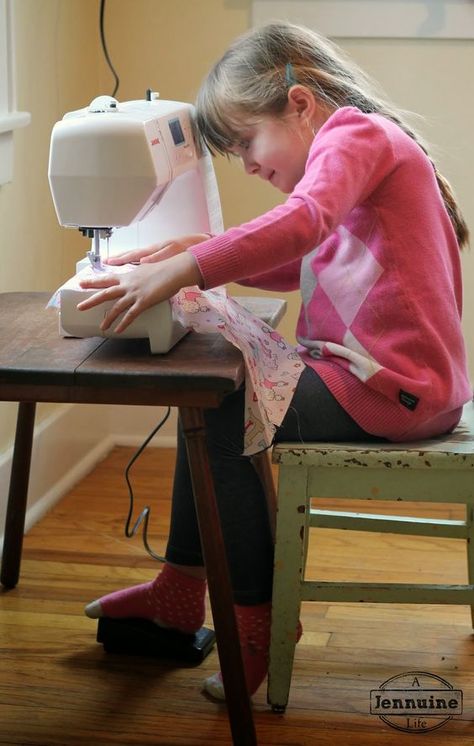 Teaching Kids To Sew, Homeschool Electives, Teaching Sewing, Simple Projects, Easy Lessons, Sewing 101, Sewing School, Kids Sewing, Beginner Sewing