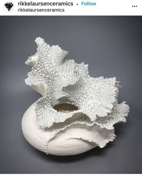 Diy Art Sculpture, Porcelain Sculpture Ceramics, Coral Clay Sculpture, Coral Vase, Wave Vase, Clay Coral, Wave Ceramic, Coral Sculpture, Ceramic Sculpture Figurative