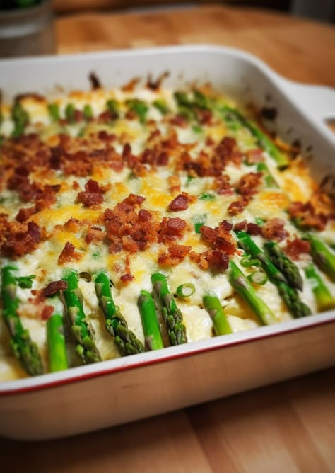 Cheesy Asparagus Casserole, Asparagus Casserole Recipes, Cheesy Asparagus, Asparagus Casserole, Chicken Potato Bake, Asparagus Dishes, Asparagus Recipes Baked, Asparagus Bacon, Veggie Casserole