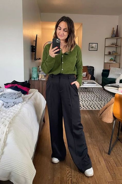 Cardigan With Trousers, Green Cardigan Outfit, Black Trousers Outfit, Casual Winter Outfit, Trousers Outfit, Wide Leg Pants Outfit, Outfit Inspiration Women, Cream Trousers, Trouser Outfit