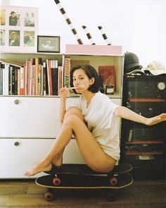 Kiko Mizuhara Style, Mizuhara Kiko, Kiko Mizuhara, 사진 촬영 포즈, Human Poses, Photography Inspo, Aesthetic Photography, Skateboarding, Pose Reference