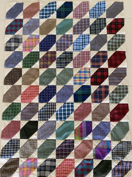 Easy Mens Quilt Patterns, Quilts With Plaid Fabrics, Plaid Fabric Quilts, Mens Shirt Quilt, Quilt Ideas For Men, Plaid Quilt Patterns Free, Masculine Quilt Patterns, Flannel Scraps, Homespun Quilts