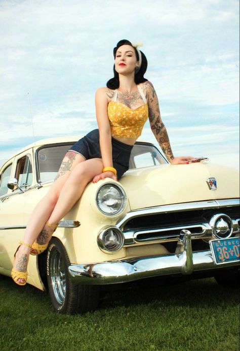 Rockabilly Pin Up Models, Cars Women, Pin Up Car, Rockabilly Cars, Woman In Car, Pinup Photoshoot, Rockabilly Looks, Pin Up Models, Vintage Photoshoot