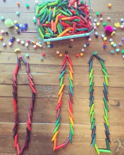 Macaroni Necklaces Kids Crafts, 8 Mart Ideas For Kids, Macaroni Art, Macaroni Necklace, Pasta Crafts, Hippie Crafts, Mabel Pines, Mothers Day Crafts For Kids, Kids Discover