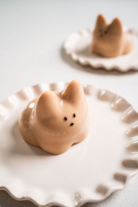 Jiggly Cat Jelly — Jun & Tonic Cute Pudding, Japanese Pudding, Gelatin Powder, Jello Recipes, Black Sesame Seeds, Jelly Mould, Jelly Recipes, Pudding Desserts, Earl Grey Tea