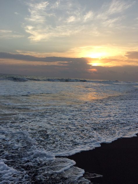 A beauty sunset at Monterrico Beach, Santa Rosa, Guatemala. / Un bello atardecer en las playas de Monterrico, Santa Rosa, Guatemala Santa Rosa Guatemala, Sea Core, Beach Santa, Beautiful Views, Guatemala, Iphone, Water, Beauty, Nature