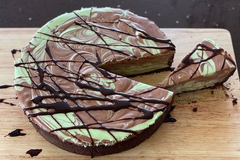 Not only does this beauty look impressive, but it tastes sensational, too! If you love choc-mint then you must add this to your next dinner party menu. Plus, the best thing is you can make it a day or two ahead, leaving you more time to reap the compliments from your friends and family. Choc Ripple Cake, Cakes Slices, Chocolate Fudge Topping, Mousse Cake Recipe, Date Pudding, Slow Cooker Lamb, White Chocolate Fudge, Log Cake, Australia Food