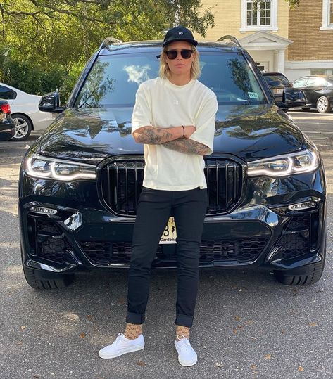 Ashlyn Harris on Instagram: “Thank you for the wedding gift @bmwusa @bmw 🤤🖤 #partners #BlackOnBlack #bmwx7m50i say that 5 times fast 🥴” Ashlyn Harris, Street Festival, Androgynous Fashion, Elegant Party, Tomboy Fashion, Mode Inspo, Night Outfits, School Outfits, Get Dressed