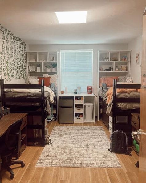 Dorm rooms are usually small with limited options for storage and organization. But there are clever ways to make the most of the space! These dorm room hacks will make your room feel more spacious and organized. With just a few tricks you can make the most out of your limited space. Luxury Dorm, College Dorm Storage, Luxury Dorm Room, Dorm Room Layouts, Boys Dorm Room, Pink Dorm Rooms, College Dorm Room Inspiration, Small Dorm Room, Small Dorm