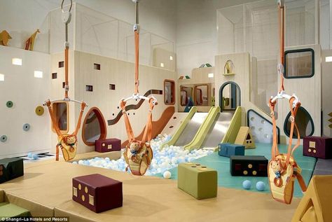 A soft-play zone for children under four years old and their parents, includes slides and a ball pit Ideas Decorar Habitacion, Micro Creche, Indoor Playground Design, Indoor Play Area, Indoor Playroom, Play Zone, Soft Play Area, Daycare Design, Kids Cafe