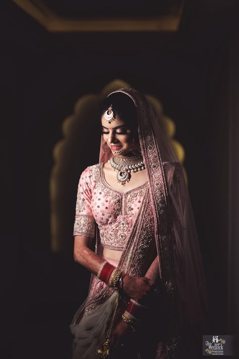 Reception Poses Indian Bride, Reception Poses For Bride, Bride Parlour Shoot Indian, Bride Parlour Shoot, Parlour Shoot Bride, Reception Bride Poses, Bride Shoot Poses, Bride Poses Indian Wedding, Wedding Shoot Indian