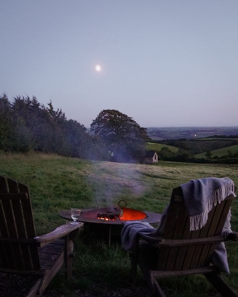 [Ad] “In order to understand the world, one has to turn away from it on occasion.” ~ Albert Camus Our camera roll from an off-grid escape with @restandwild.co in the stunning Exmoor National Park. We find its good for the soul to run away to the countryside every now and again and this trip was the perfect way to soak up the last days of Summer before autumn sets in If you’re craving a similar escape @restandwild.co have kindly shared a discount code for £50 off bookings, just save this -> ... I Know What You Did Last Summer Aesthetic, House In The Forest Aesthetic, One Day Aesthetic, Mountain House Aesthetic, Cozy Vibes Aesthetic, Forest Living, Countryside Aesthetic, Forest Aesthetic, Last Days Of Summer