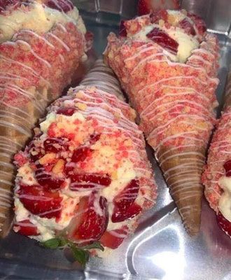 Cream Cheese And Strawberry Stuffed Waffle Cones, Strawberry Cheesecake Stuffed Cones, Strawberry Cheesecake Waffle Cone, Cheesecake Waffle Cone Recipe, Waffle Cone Cheesecake, Sweet Treat Ideas To Sell, Cheesecake Filled Waffle Cones, Waffle Cone Desserts, Strawberry Cheesecake Cones