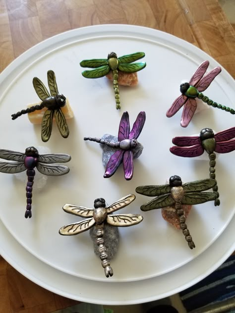 Clay Insects Ideas, Clay Bugs How To Make, Dragonfly Clay Art, Clay Dragonfly Tutorial, Polymer Clay Insects, Polymer Clay Dragonfly, Baking Clay Ideas, Oven Clay Ideas, Oven Baked Clay Ideas