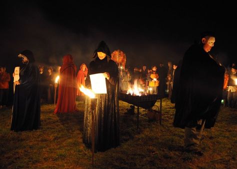 Halloween Origins the Samhain Tradition of Celtic Ireland Samhain Traditions, Halloween Destinations, Celtic Ireland, Origin Of Halloween, Halloween Decorations To Make, Halloween History, Halloween Spells, Celtic Festival, Samhain Halloween