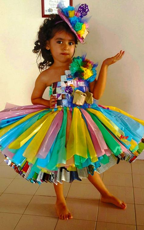 Recycled Dress Ideas, Halloween Coloring Pictures, Recycled Costumes, Cute Halloween Coloring Pages, Fancy Dress Competition, Recycled Dress, Black Halloween Dress, Halloween Tattoo, Halloween Store