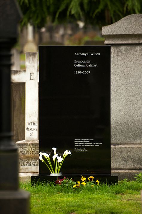 Design appreciation until the very end. Tombstone Designs, Granite Headstones, Factory Records, Peter Saville, Cemetery Art, Creative Review, Grave Marker, Trik Fotografi, Tombstone