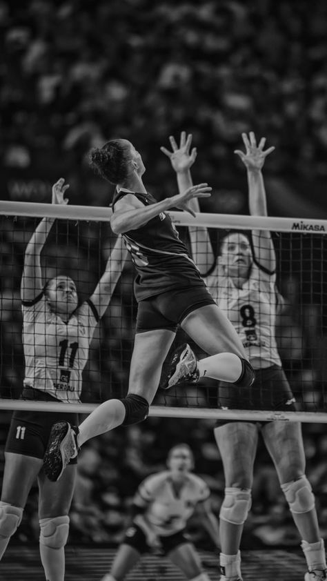 Volleyball Facts, Volleyball Backgrounds, Volleyball Photography, Volleyball Wallpaper, Volleyball Poses, Mens Volleyball, Ball Aesthetic, Play Volleyball, Volleyball Pictures