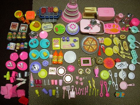 food                                                       … Cake Friends, Accessoires Barbie, Barbie Playsets, American Girl Doll Diy, Lps Toys, Barbie Food, Barbie Doll Set, Barbie Sets, Barbie Doll Accessories