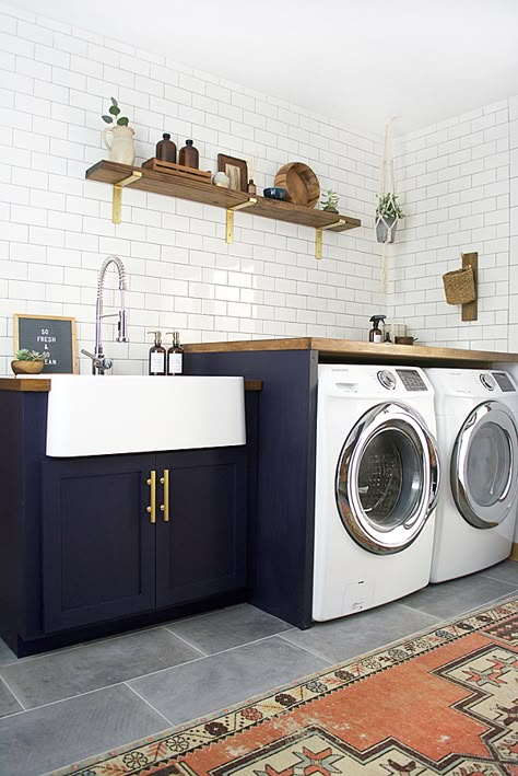 A dated space gets a dramatic update. Check out this Modern Navy Laundry and Mud Room Reveal! Modern Farmhouse Laundry Room, Laundry Room Storage Shelves, Small Laundry Room Organization, Room Storage Diy, Basement Laundry Room, Basement Laundry, Homes Ideas, Farmhouse Laundry Room, Modern Laundry Rooms