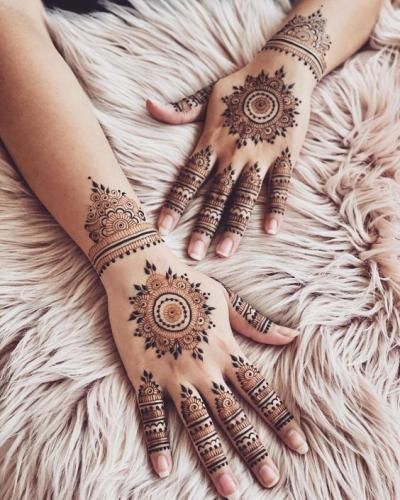 Modern Mehndi, Palm Mehndi Design, Simple Mehendi Designs, Henna Tattoo Designs Hand, Modern Henna Designs, Mehndi Designs For Kids, Modern Mehndi Designs, Pretty Henna Designs, Latest Bridal Mehndi Designs