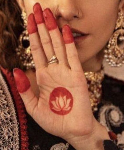 Bengali Mehendi Designs, Lotus Mehendi Designs For Hands, Lotus Mehandi Designs, Lotus Flower Mehndi Design, Mehndi Designs Lotus, Lotus Mehendi Design, Henna 2024, Rangoli Aesthetic, Lotus Mehendi