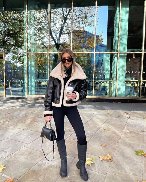 Dublin Street Style, Cold Fashion, Zara Jacket, Snow Outfit, Italy Outfits, Aviator Jackets, Smart Casual Outfit, Jacket Outfit, Shearling Jacket