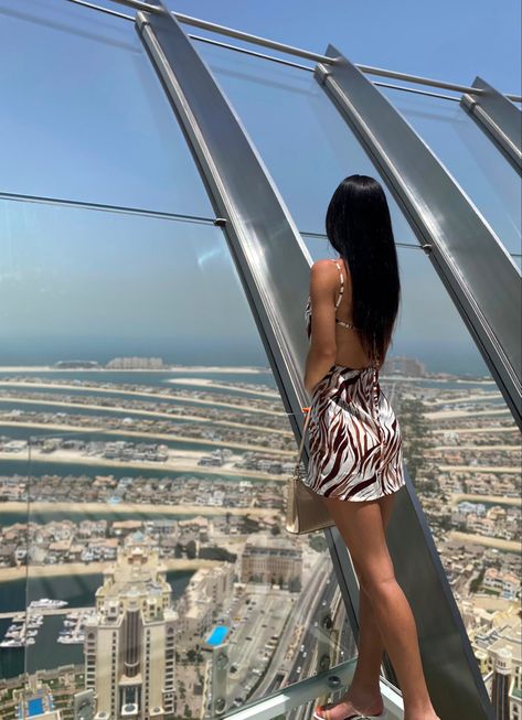 Photo ideas for a dubai trip Birthday In Dubai Aesthetic, View At The Palm Dubai, The View At The Palm Dubai, Dubai Aesthetic Outfits, Dubai Photography Ideas, Dubai Birthday, Dubai Palm, Dubai Photoshoot, Dubai Photography