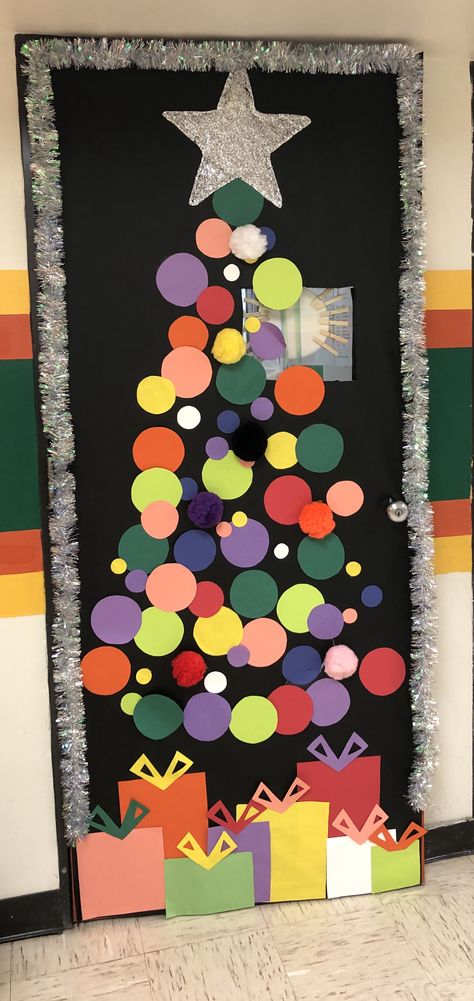 Tree Door Decoration, Christmas Tree Door, Door Decorations Classroom Christmas, Christmas Door Decorating Contest, Christmas Classroom Door, Tree Door, School Door Decorations, Door Decorating Contest, Christmas Bulletin