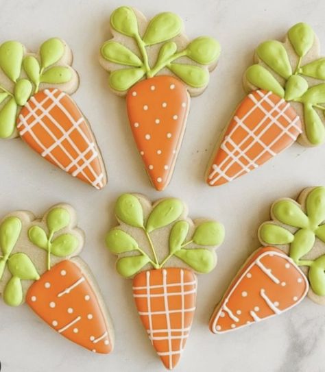 Carrot Sugar Cookies Decorated, Decorated Cookies Spring, Spring Cutout Cookies, Easter Sugar Cookie Ideas, Carrot Cookies Decorated, Easter Sugar Cookies With Royal Icing, Easter Carrot Cookies, Carrot Sugar Cookies, Decorated Bunny Cookies