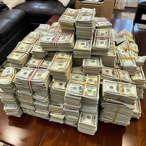 Money Buys Happiness, Billionaire Lifestyle Luxury Living, Money Vision Board, Beautiful Cabins, Money Stacks, Eat Together, Money Pictures, Money On My Mind, Rich Money