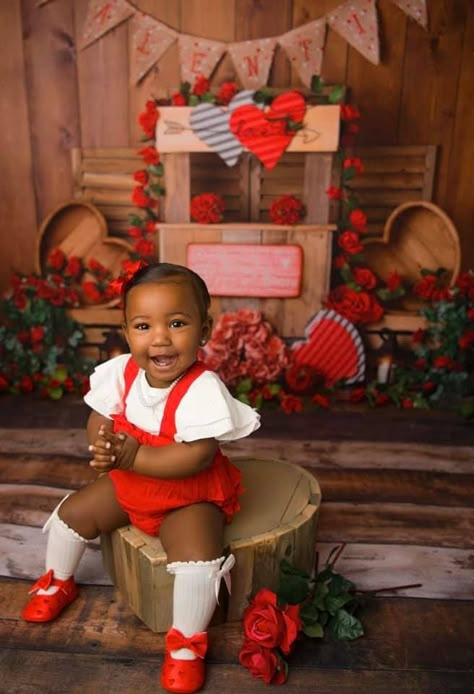 Strawberry Shortcake Photoshoot, Toddler Christmas Photoshoot, Mommy Daughter Photoshoot, 6 Month Baby Picture Ideas, Baby Birthday Photoshoot, Easter Photoshoot, Baby Milestones Pictures, Valentine Photo Shoot, Cute Black Babies