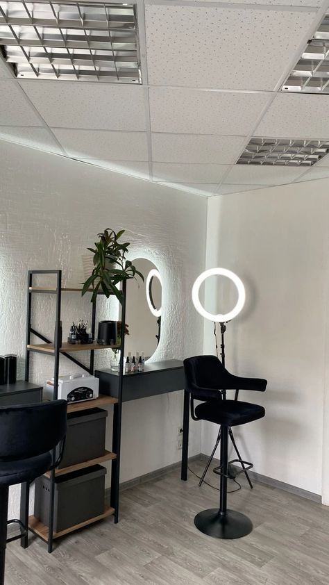 Рабочее место бровиста Professional Makeup Studio Setup, Small Makeup Studio Decor, Make Up Studio Interior, Home Salon Ideas, Make Up Studio Ideas, Makeup Studio Decor Interior Design, Beauty Studio Decor, Makeup Studio Ideas, Makeup Studio Decor