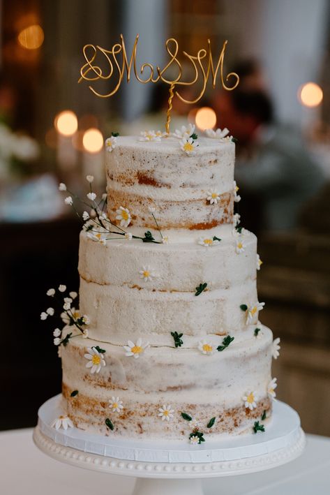 Rustic Flower Wedding Cake, Wildflower Wedding Cake Rustic, Messy Wedding Cake, Wildflower Wedding Cake Simple, Wildflower Wedding Cakes, Semi Naked Wedding Cake With Flowers, Wedding Cake Without Flowers, Dried Flower Wedding Cake, Chantilly Wedding Cake