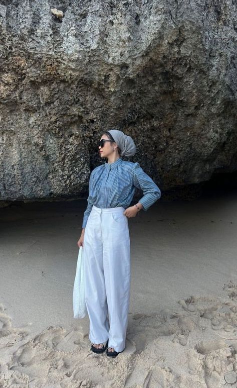 Outfit Hijab Casual Rok, Ootd Hijab Pantai, Beach Hijab, Bali Outfit, Outfit Hijab Casual, Ootd Hijab Casual, Casual Hijab, Hijab Ootd, Casual Hijab Outfit