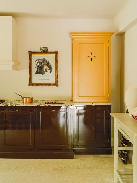 You Don't Need More Than This Amount of Counter Space (Unless You're a Top Chef) Black Gloss Kitchen, Kitchen Cabinets Materials, Mad About The House, Monday Inspiration, Big Kitchen, Emily Henderson, Modern Kitchen Cabinets, Yellow Kitchen, Kitchen Cabinet Colors