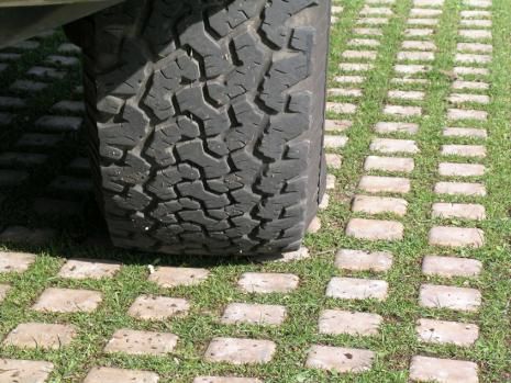 Permeable Pavers Drivable Grass® Image Gallery – Parking Grass Pavers Driveway, Grass Paving, Garage Inspiration, Grass Driveway, Grass Pavers, Car Ports, Cottage Landscape, Front Yard Patio, Driveway Ideas