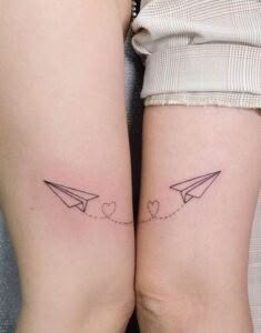 20+ Best Couple Tattoo Ideas To Take Your Relationship To A Next Level 39 Simple Couples Tattoos, Pair Tattoos, Maching Tattoos, Matching Friend Tattoos, Cute Matching Tattoos, Best Couple Tattoos, Small Matching Tattoos, Matching Best Friend Tattoos, Couple Matching Tattoo