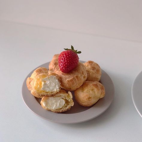 Creampuffs Dessert, Food Is Fuel, Cafe Food, Pretty Food, Food Cravings, Cute Food, Aesthetic Food, Food Inspiration, Sweet Recipes