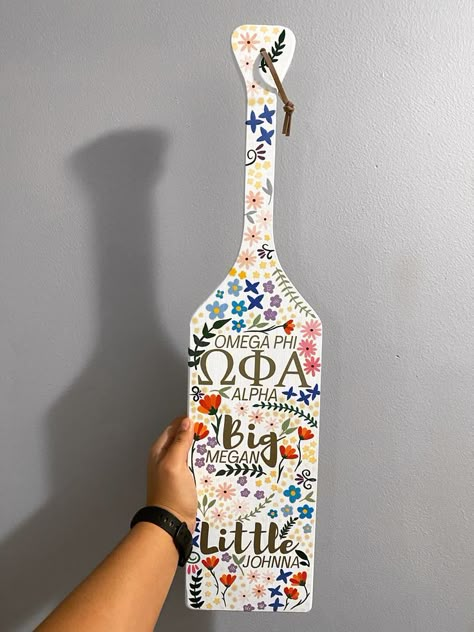 Sorority Paddle Inspiration, Disco Ball Sorority Paddle, Flower Paddle Sorority, Floral Sorority Paddles, Painted Sorority Paddle, Sorority Paddles Flowers, Sorority Big Paddles Ideas, Paddle For Big Sorority, Paddle Painting Ideas Sorority