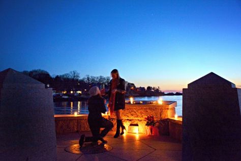 Lesbian Beach Proposal, Lesbian Proposal Ideas, Lesbian Proposal, Wedding Proposal Ideas, Event Planning Ideas, Cute Proposal Ideas, Lesbian Engagement, Proposal Pictures, Beach Proposal