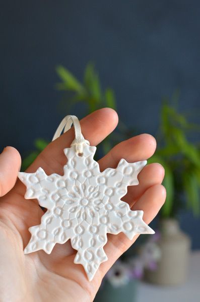 Christmas Pottery Ideas, Salt Dough Christmas Ornaments, Holiday Pottery, Christmas Pottery, Clay Christmas Decorations, Ceramic Christmas Decorations, Pottery Ornaments, Christmas Clay, Clay Crafts Air Dry