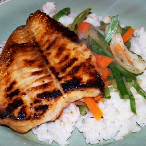 Asian inspired, low-fat recipe. - Teriyaki Orange Roughy with Stir-Fried Veggies and Rice Snowman Sunglasses, Orange Roughy Recipes, Stir Fried Veggies, Rice Asian, Veggies And Rice, Fried Veggies, Fish Entrees, Barcelona Airport, Best Fish Recipes