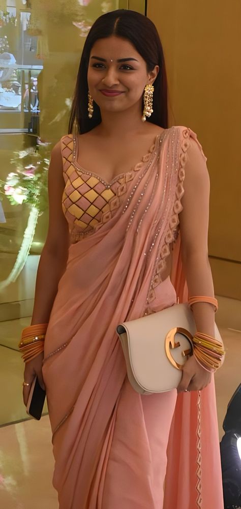 Avneet Kaur In Saree, Avneet Kaur Traditional, Saree Outfit, Janvi Kapoor, Idf Women, Saree Beautiful, Girls Dresses Diy, Glamour Outfit