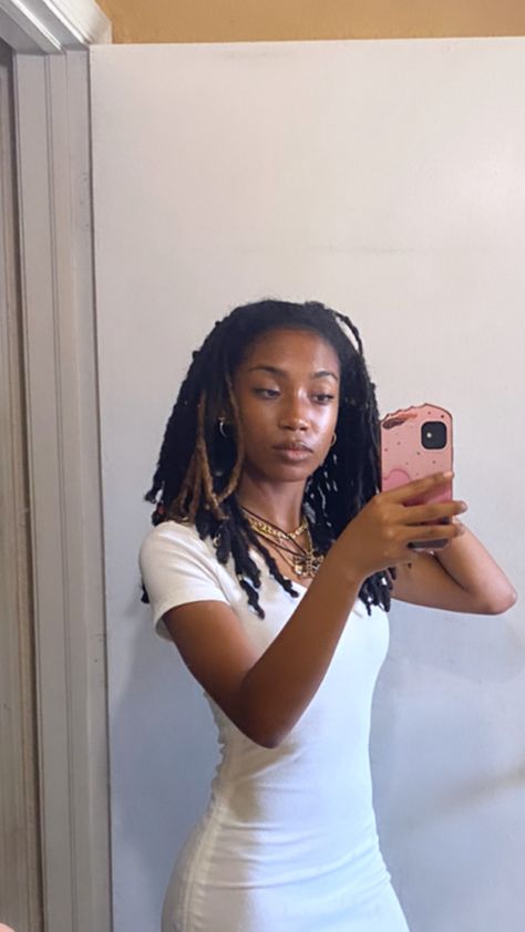 Locs With Layers, Dreadlocks Female, Small Traditional Locs, Female Dreads Hairstyles, Female Dreads, 4c Natural Hairstyles Short, Loc Goddess, Short Dreadlocks Styles, Loc Inspiration