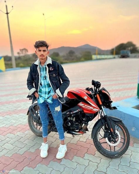 Photo Editing Styles, Best Poses For Boys, Handsome Clothes, Poses For Boys, Attitude Stylish Boys Pic, Men Fashion Photoshoot, Fashion Models Men, Color Splash Photo, Men Fashion Photo